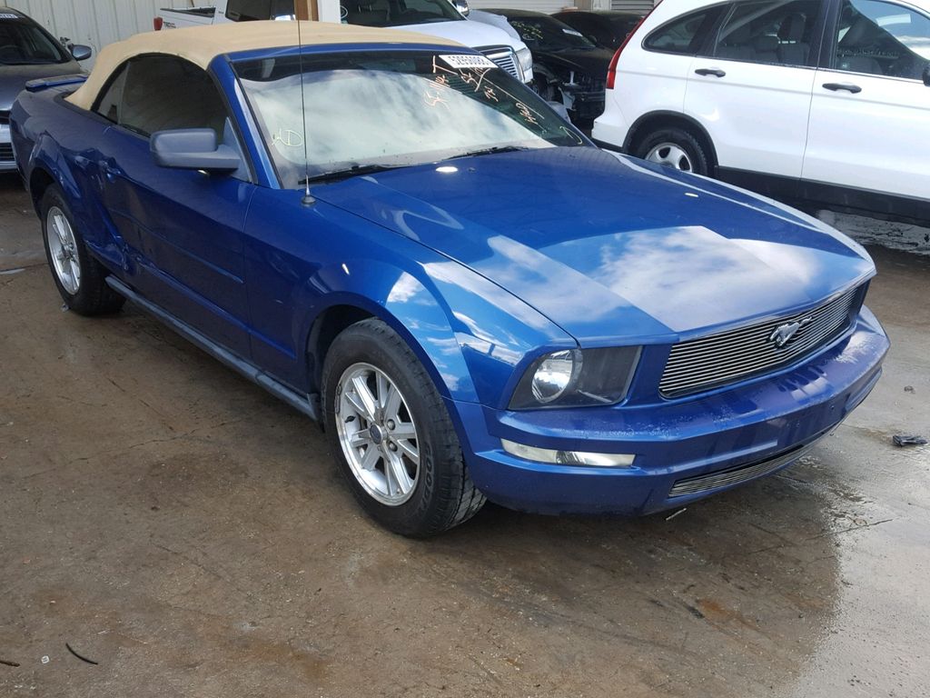1ZVHT84N285155353-2008-ford-mustang-0