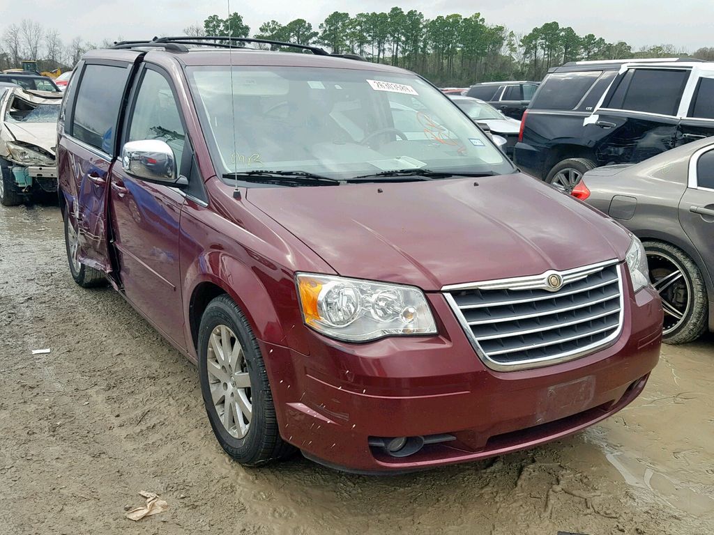 2A8HR54PX8R691464-2008-chrysler-town-and-cou-0