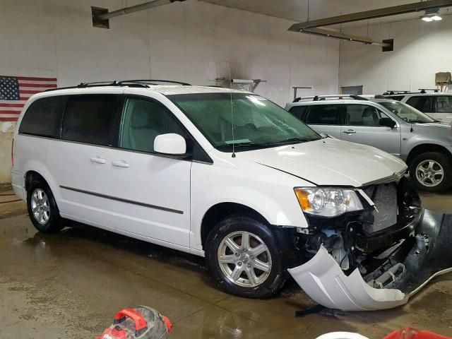 2A8HR54139R508192-2009-chrysler-town-and-cou-0