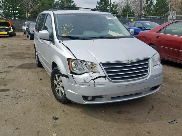 2A4RR5D14AR213371-2010-chrysler-town-and-cou-0