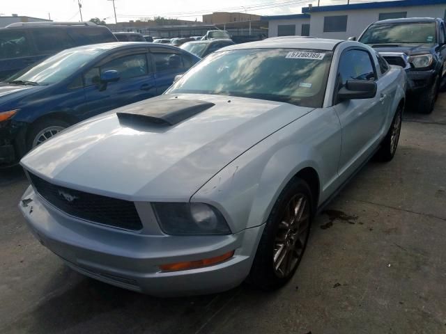 1ZVHT80N885167089-2008-ford-mustang-0