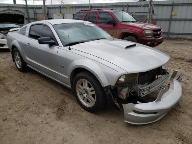 1ZVFT82H175259271-2007-ford-mustang-0