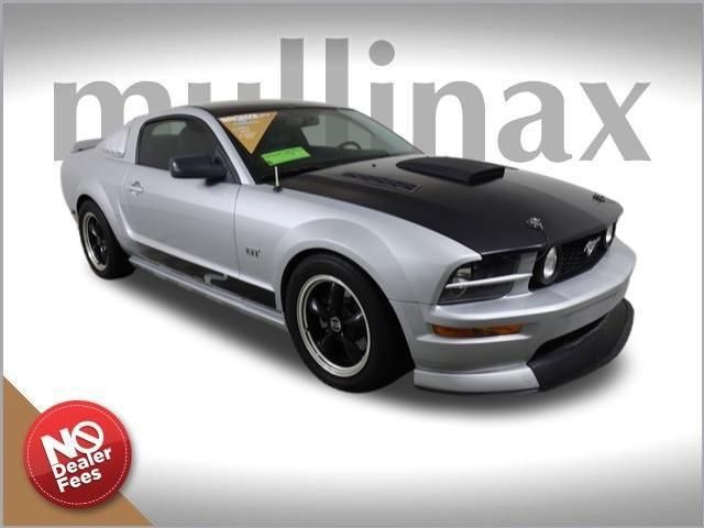 1ZVHT82H575219459-2007-ford-mustang-0