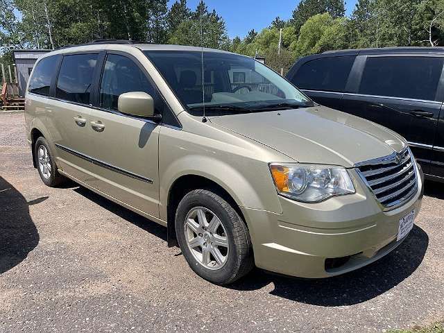 2A4RR5D16AR217907-2010-chrysler-town-and-country-0