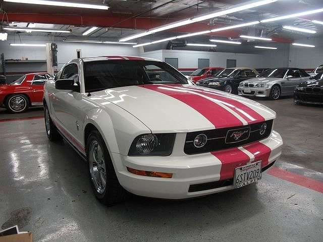 1ZVHT80N585155837-2008-ford-mustang-0