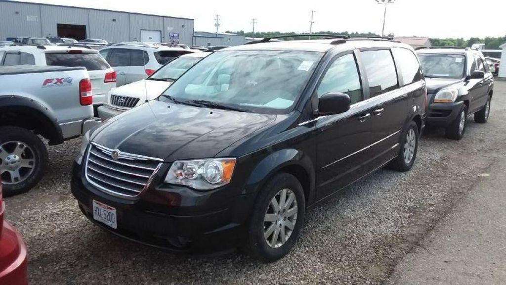 2A8HR54P08R115480-2008-chrysler-town-and-country-0