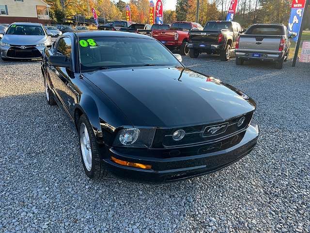 1ZVHT80NX85105659-2008-ford-mustang-0