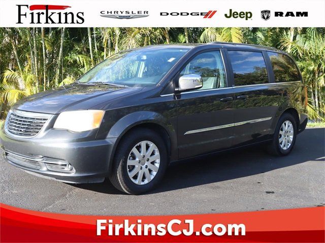 2A4RR8DG6BR703690-2011-chrysler-town-and-country-0