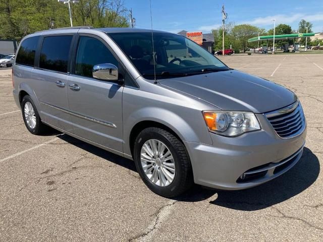 2C4RC1CG1DR615875-2013-chrysler-town-and-country-0