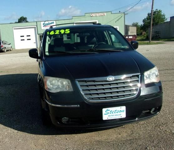 2A4RR5DX3AR286011-2010-chrysler-town-andamp-country-0