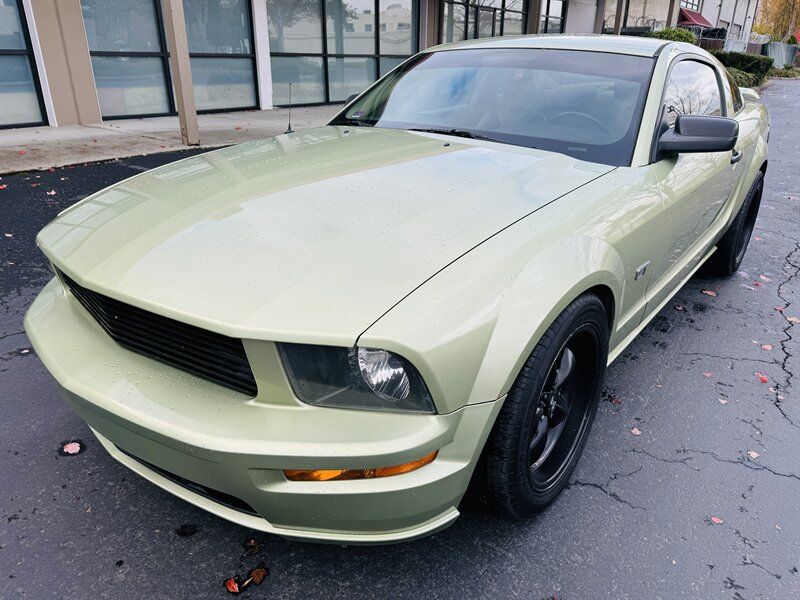 1ZVFT82H165147682-2006-ford-mustang-gt-deluxe-manual-0