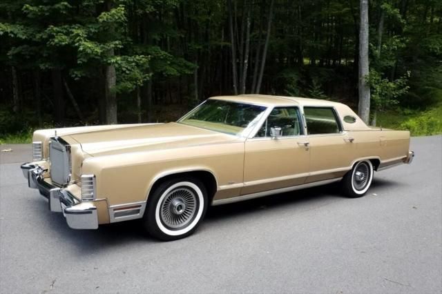 9Y82S633499-1979-lincoln-continental