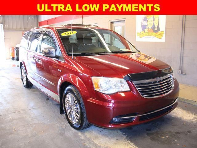 2A4RR6DG6BR617641-2011-chrysler-town-andamp-country-0