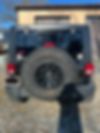 1C4BJWDG3JL811372-2018-jeep-wrangler-unlimited-2