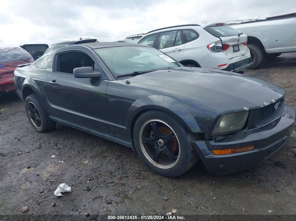 1ZVFT80N575280357-2007-ford-mustang-0