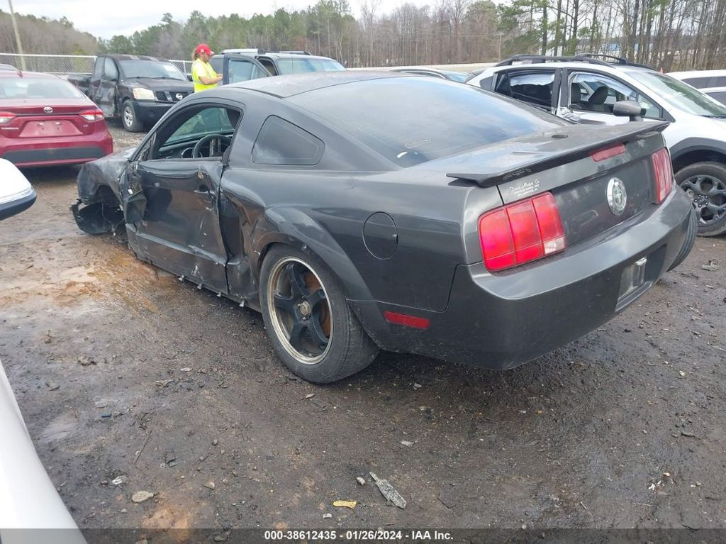 1ZVFT80N575280357-2007-ford-mustang-2
