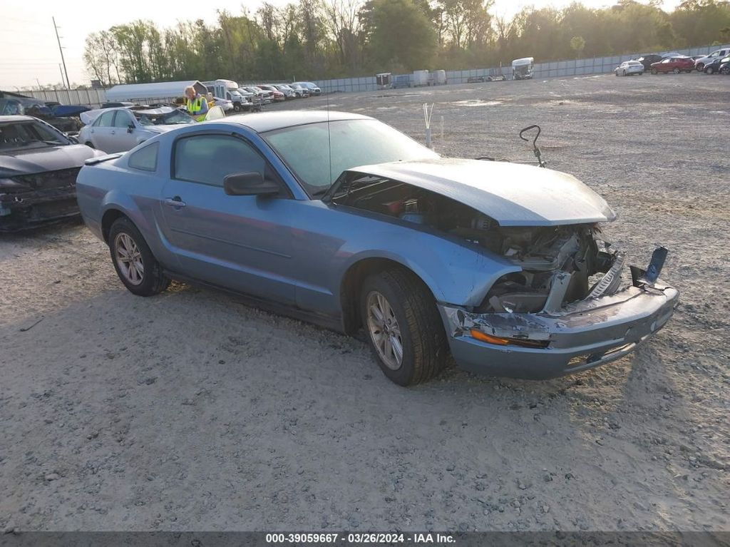 1ZVHT80N785140689-2008-ford-mustang-0