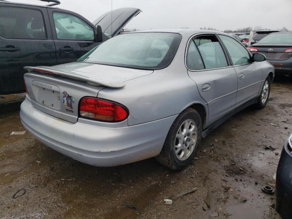 1G3WH52H8YF182431-2000-oldsmobile-intrigue-2