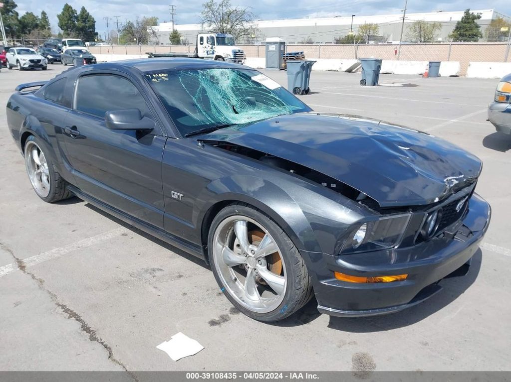 1ZVFT82H275244164-2007-ford-mustang-0