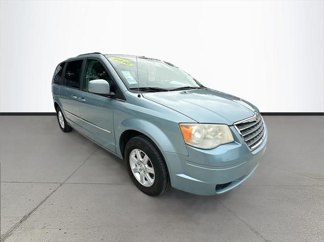 2A4RR8D17AR320674-2010-chrysler-town-and-country