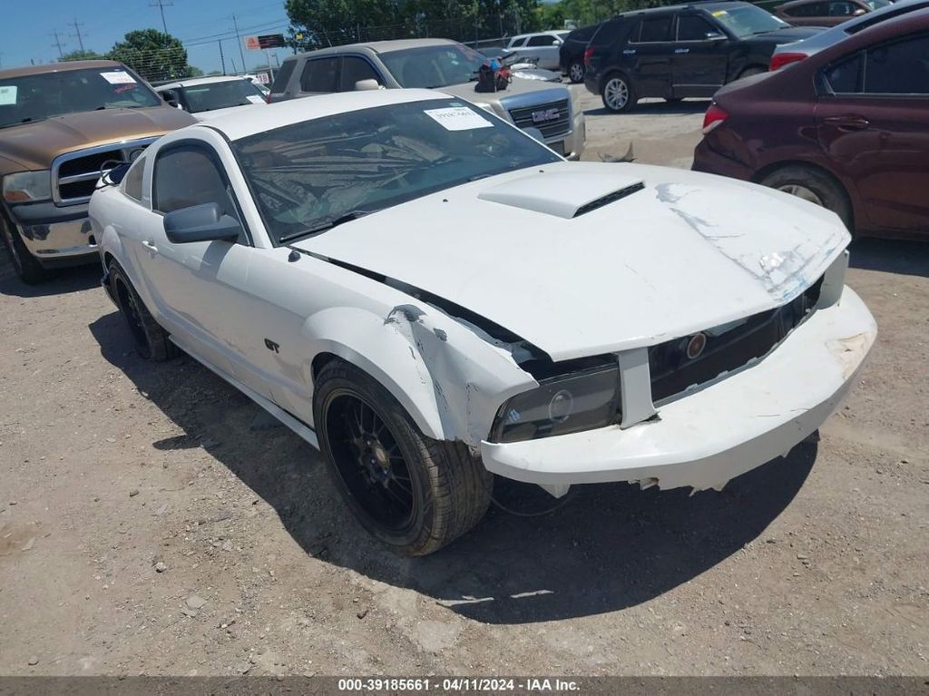 1ZVHT82H585132176-2008-ford-mustang-0