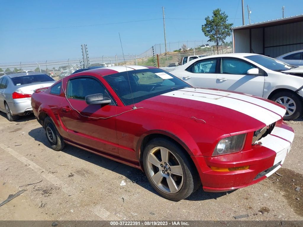 1ZVFT82H475279983-2007-ford-mustang-0