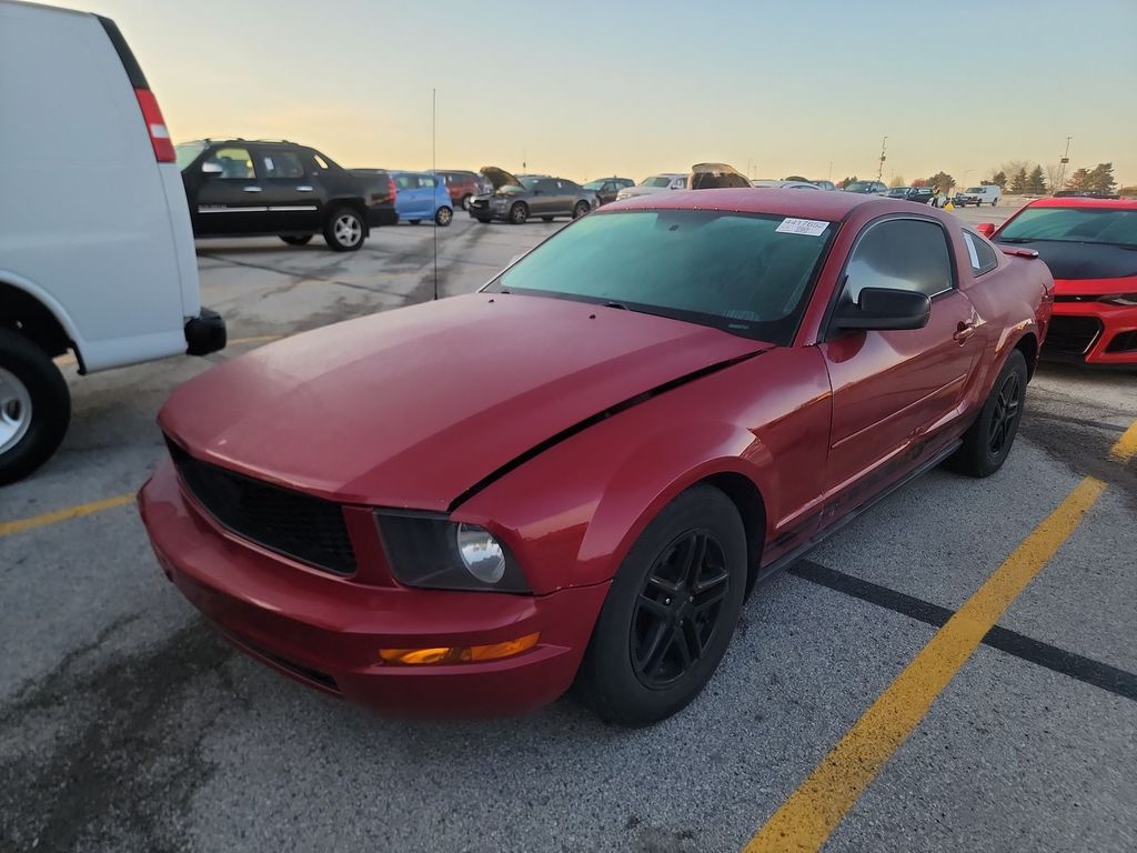 1ZVHT80N385190358-2008-ford-mustang-0
