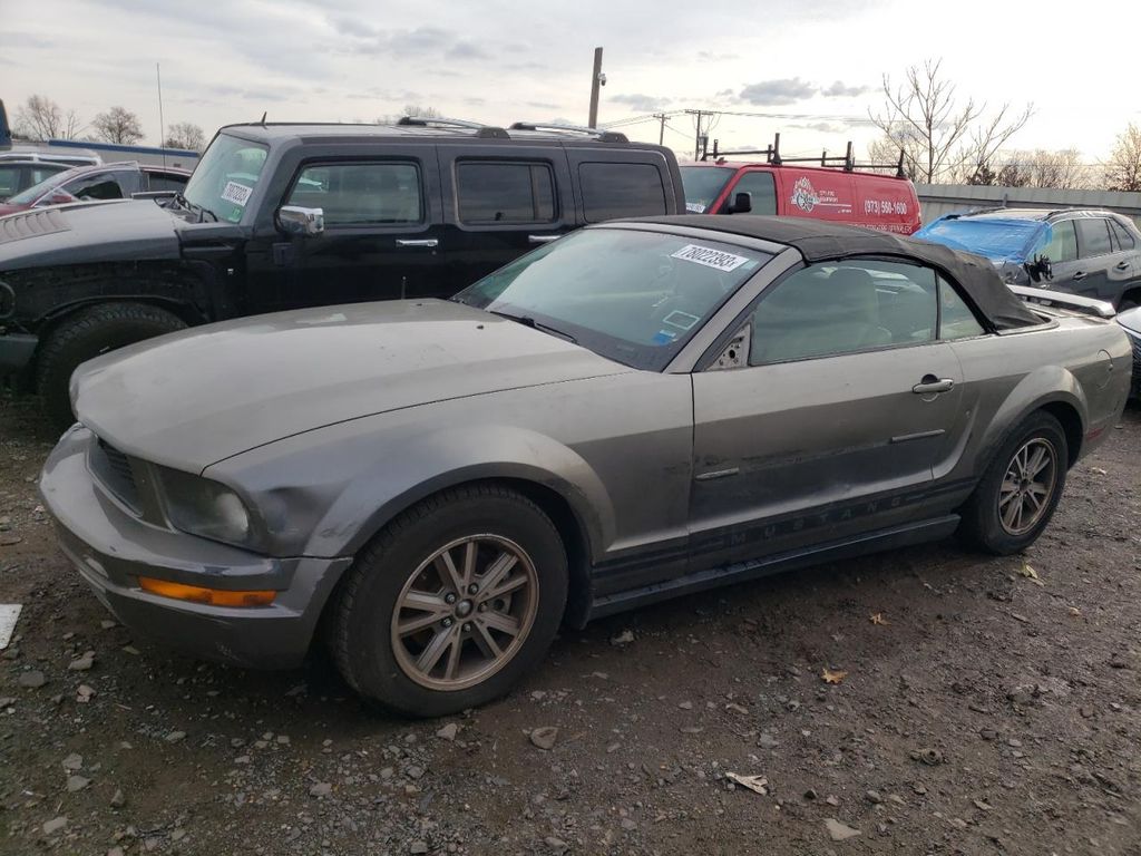 1ZVFT84NX55215463-2005-ford-mustang