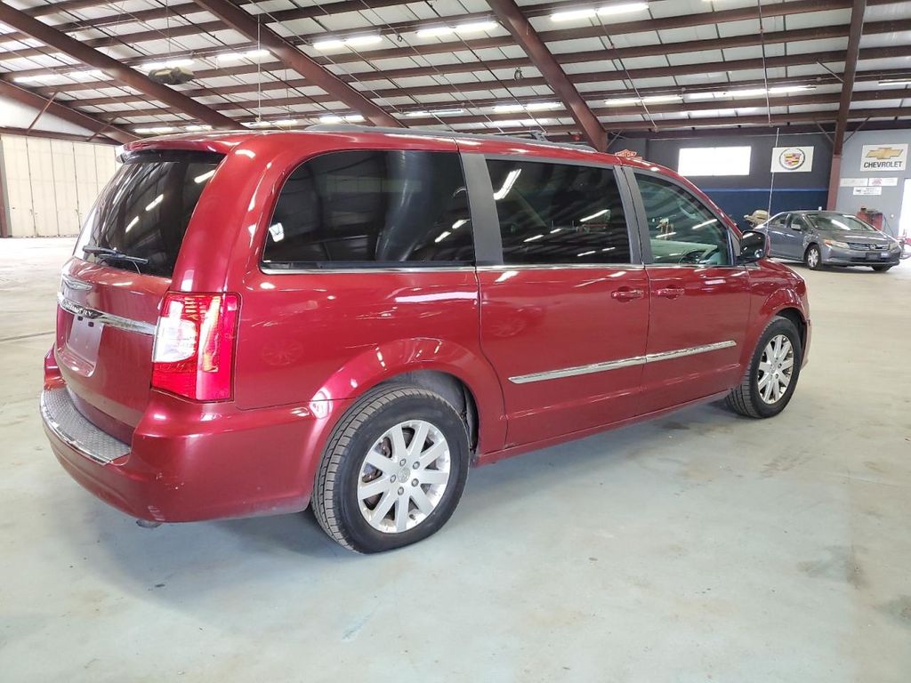 2C4RC1BG5GR158042-2016-chrysler-town-and-country-2