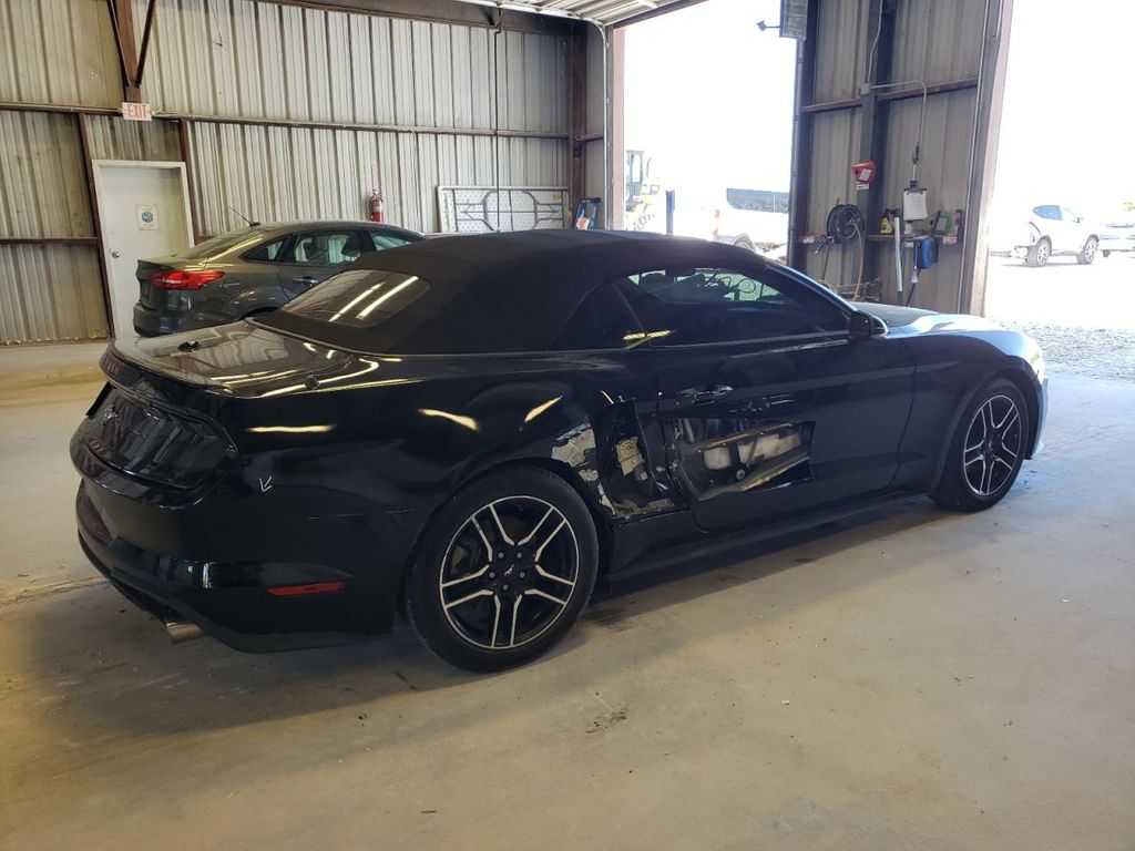 1FATP8UH1J5167484-2018-ford-mustang-2