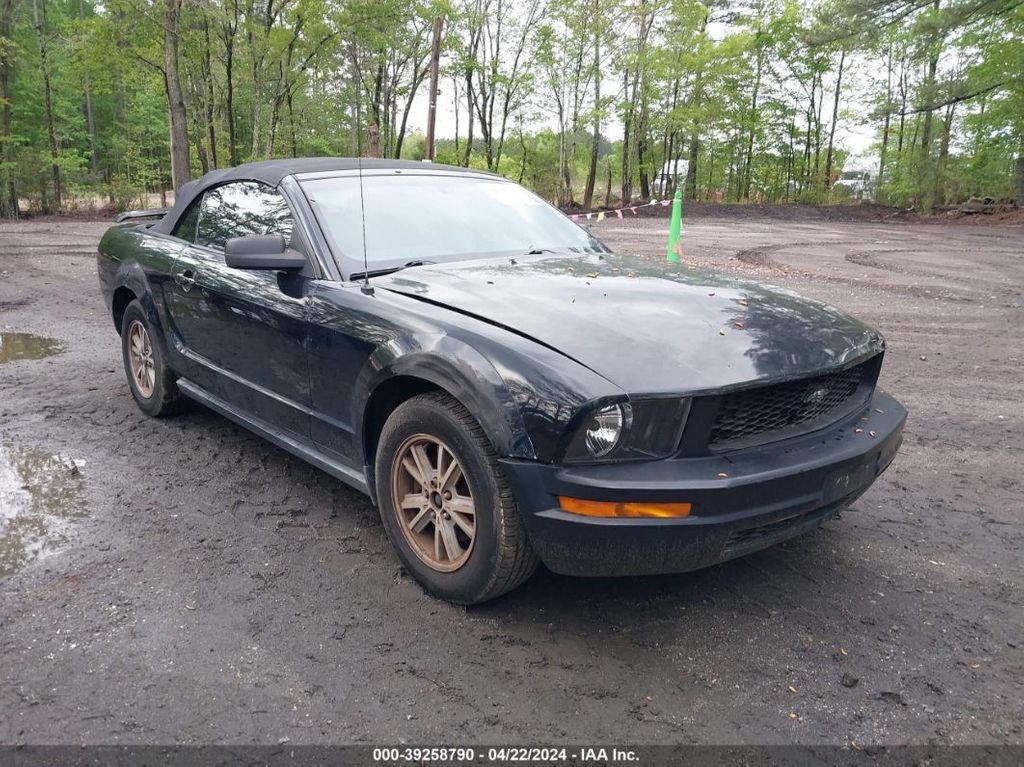 1ZVFT84N655238108-2005-ford-mustang