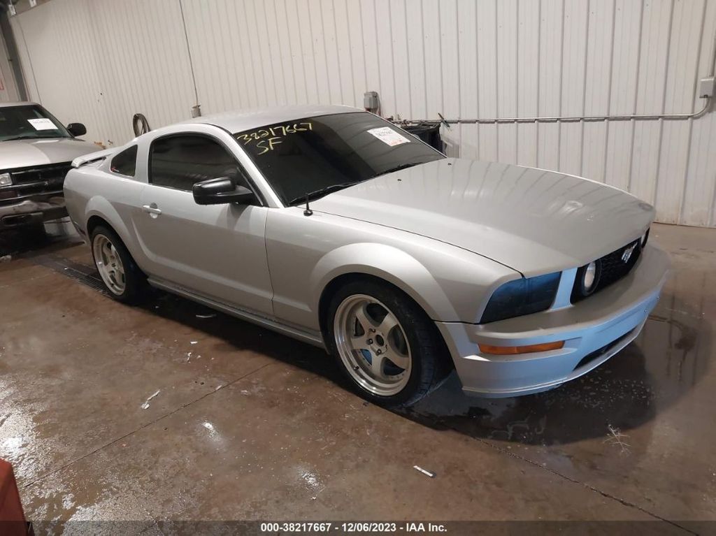 1ZVHT82H385118292-2008-ford-mustang-0