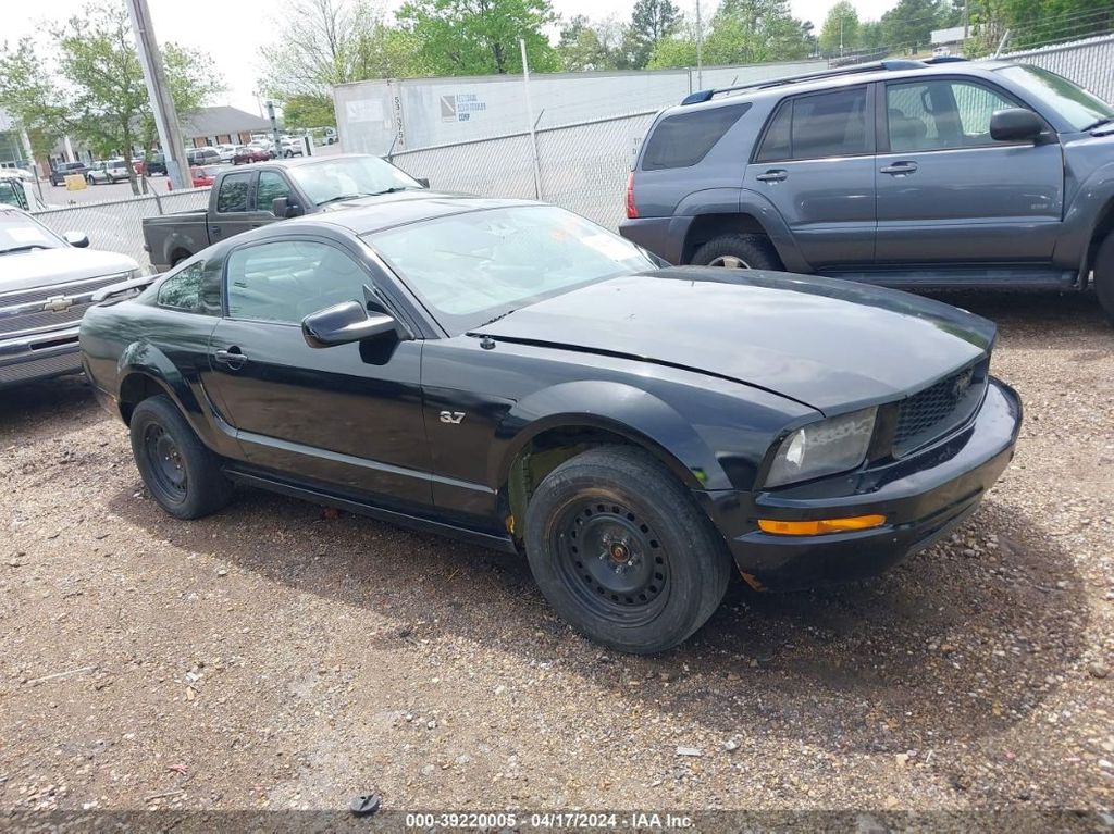 1ZVFT80N355250271-2005-ford-mustang