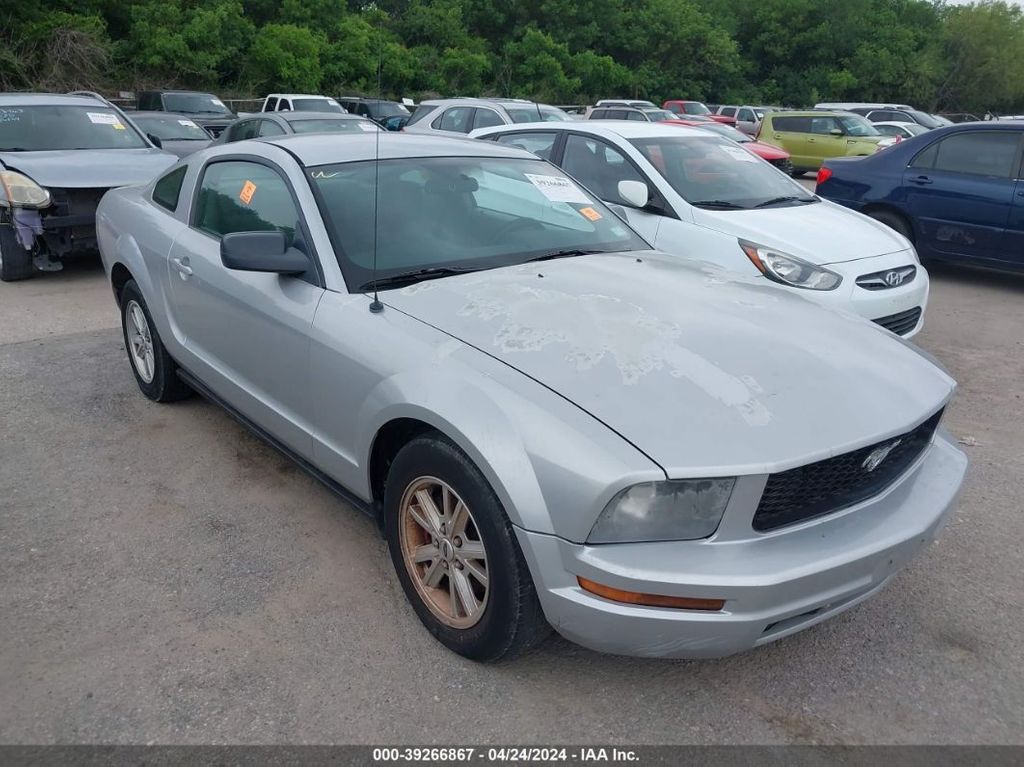 1ZVFT80N455138272-2005-ford-mustang
