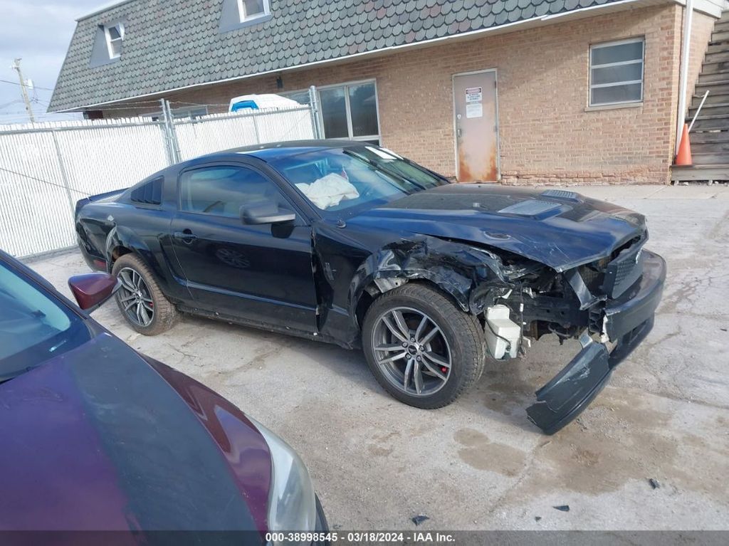 1ZVFT80N055108234-2005-ford-mustang-0