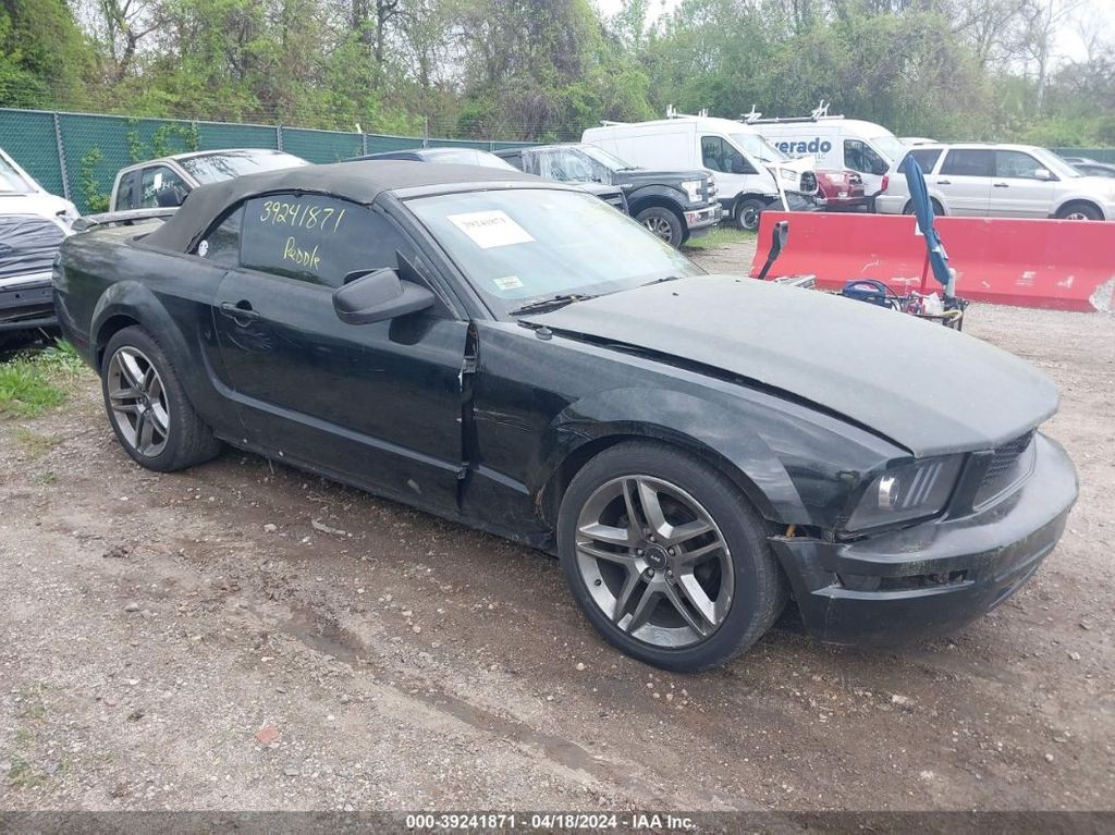 1ZVFT84N255233990-2005-ford-mustang