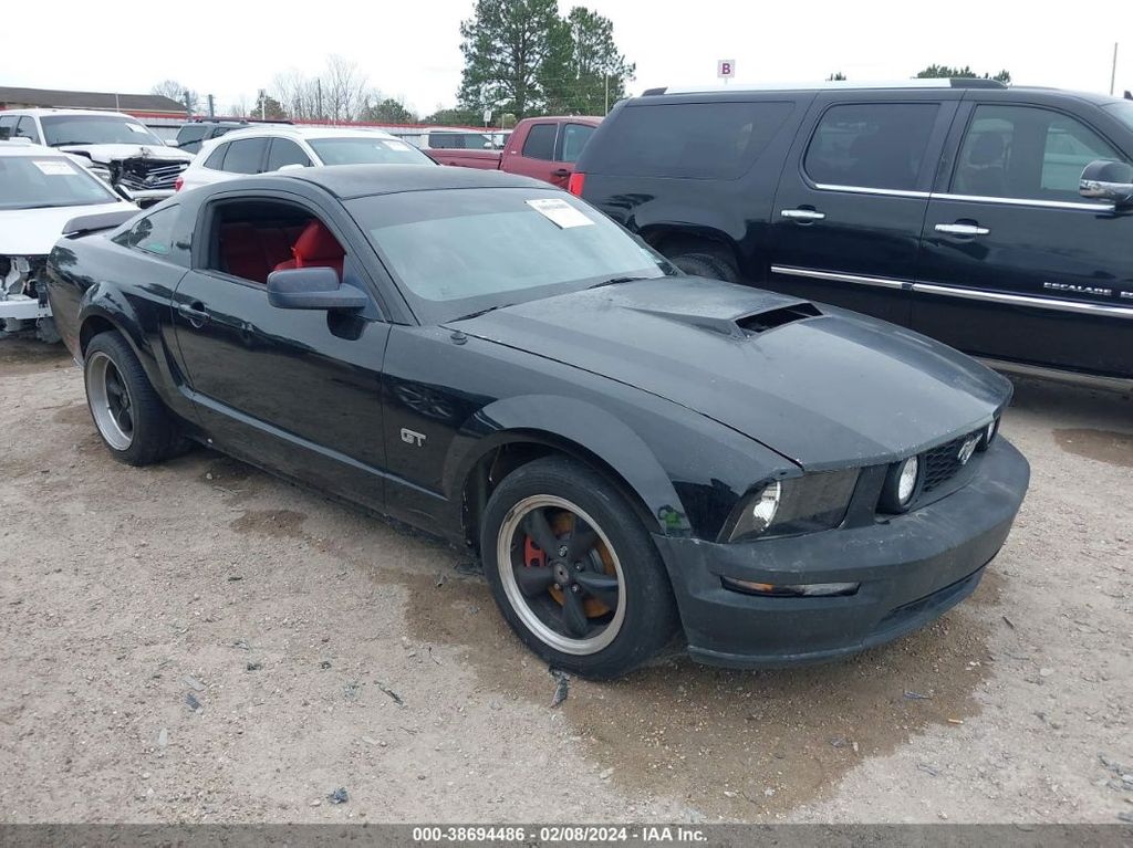 1ZVFT82H355123172-2005-ford-mustang