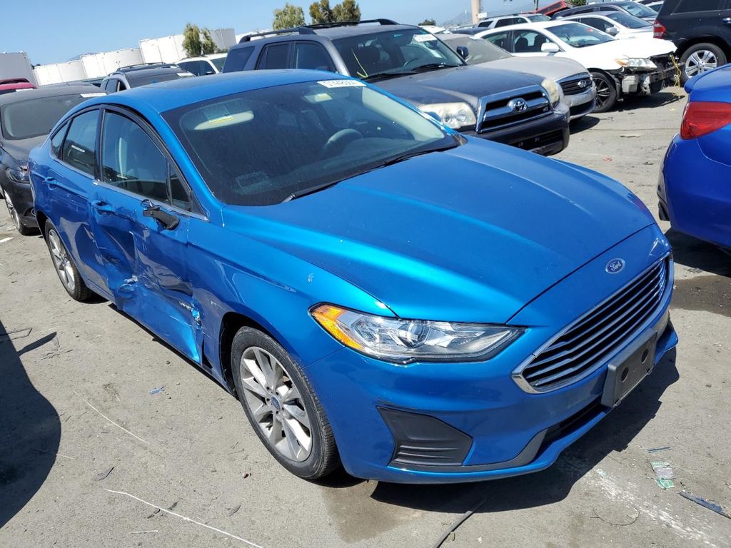 3FA6P0LUXKR135595-2019-ford-fusion-hybrid-2