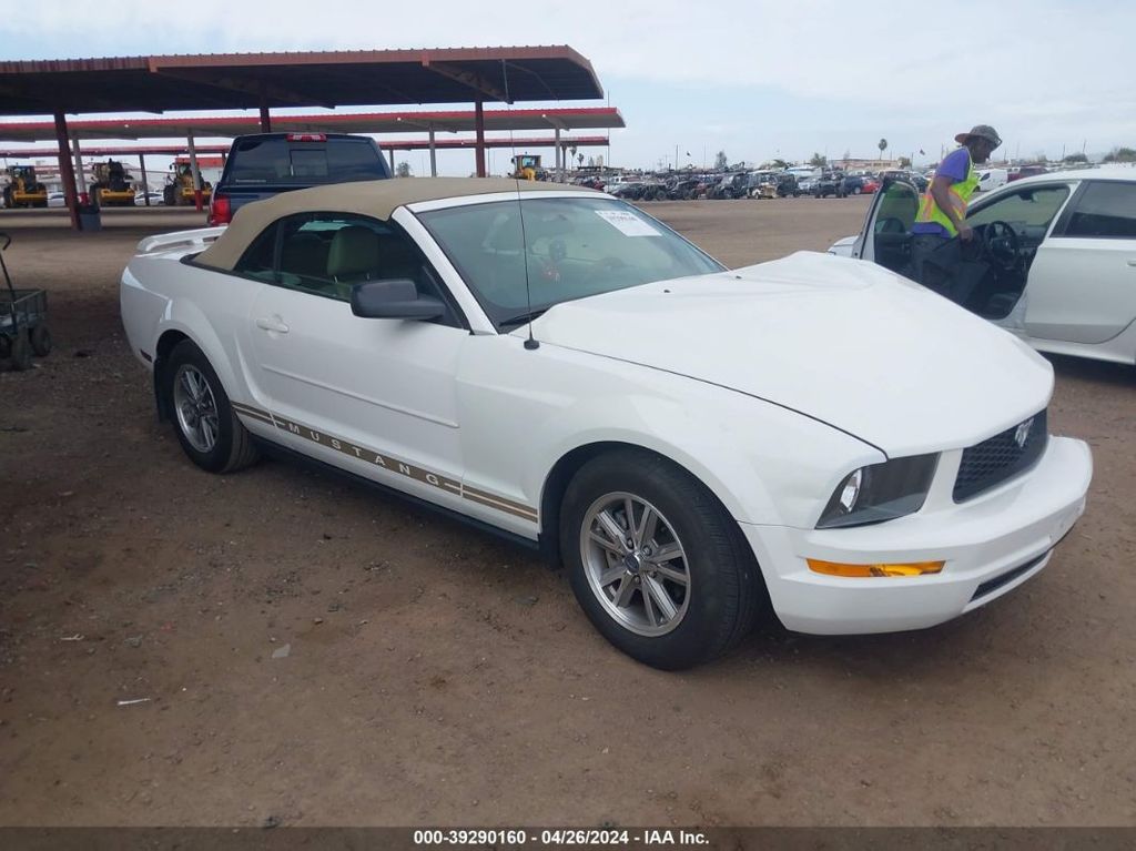 1ZVFT84N155216453-2005-ford-mustang-0