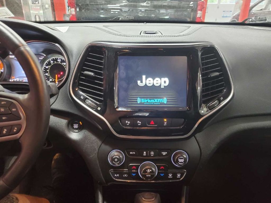 1C4PJMDXXKD450812-2019-jeep-cherokee