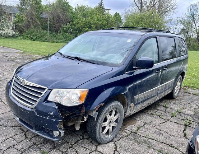 2A8HR54109R573002-2009-chrysler-town-and-country