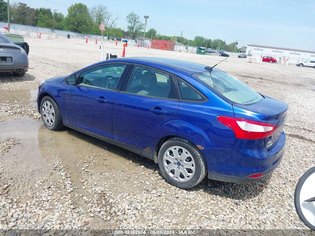 1FAHP3F2XCL405350-2012-ford-focus-2