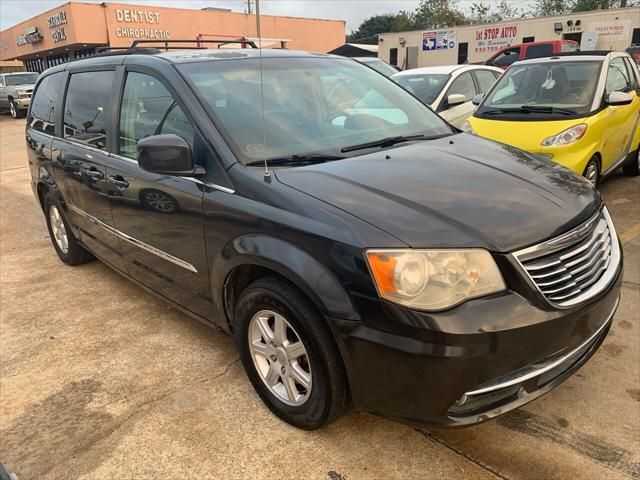 2A4RR5DG9BR674801-2011-chrysler-town-and-country
