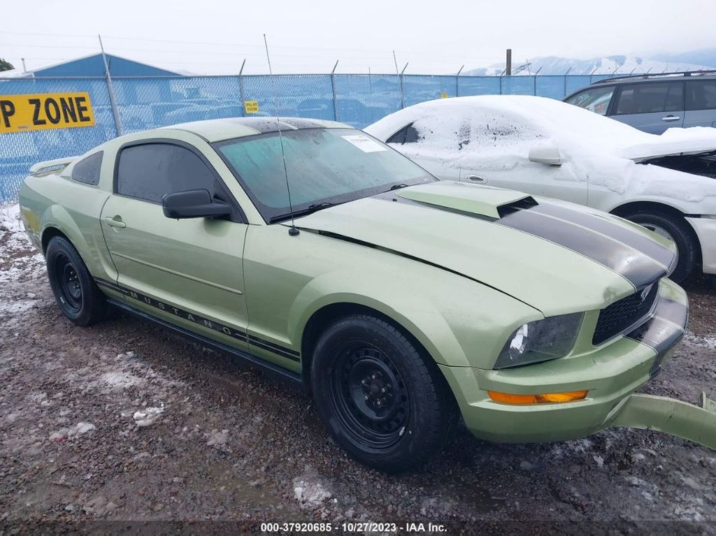 1ZVFT80N555154187-2005-ford-mustang