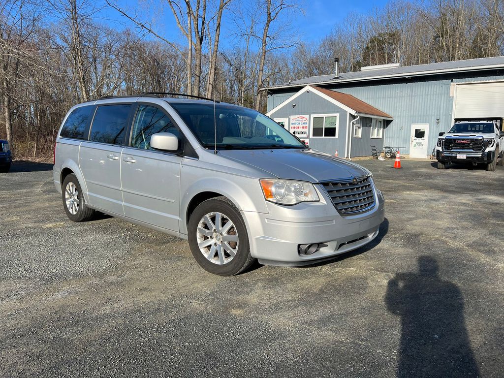 2A8HR54P38R637648-2008-chrysler-town-and-country-0