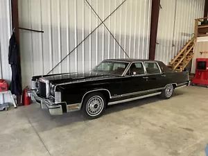 8Y82S907989-1978-lincoln-continental-0