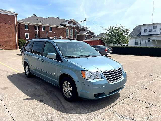 2A8HR54P78R775094-2008-chrysler-town-and-country-0