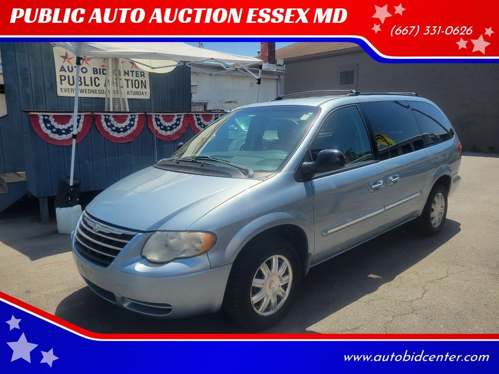 2A4GP54LX6R818324-2006-chrysler-town-and-country-0