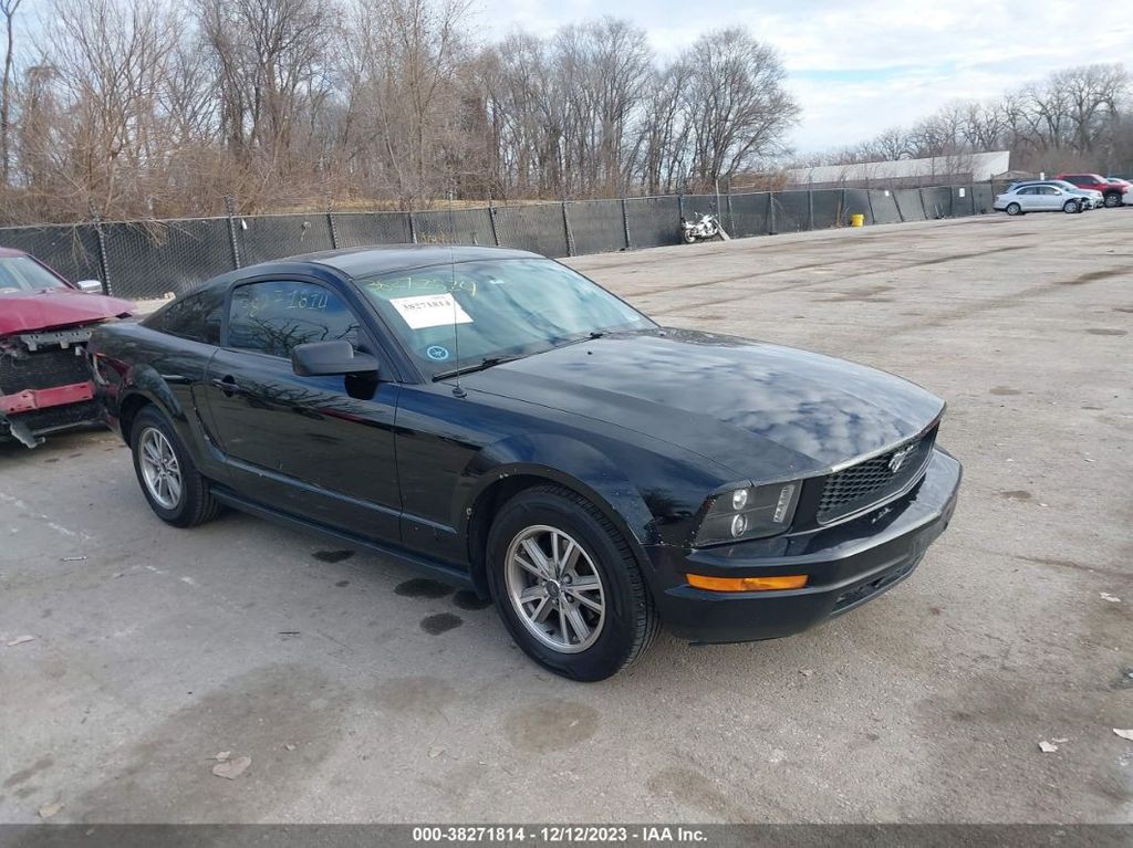 1ZVFT80N555136353-2005-ford-mustang