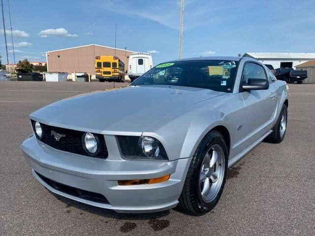 1ZVFT82H955105534-2005-ford-mustang